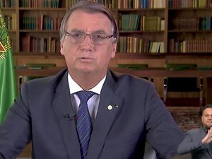 Bolsonaro critica passaporte da vacina e volta a atacar governadores