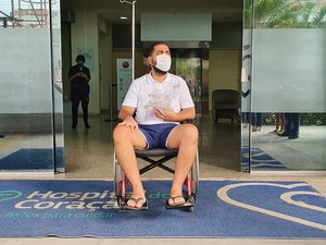 [Vídeo] Denys Reis deixa hospital após se recuperar da Covid-19