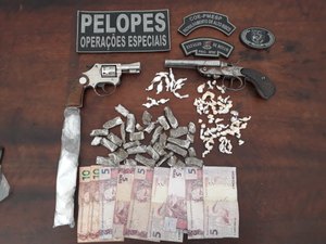 Homem é preso em casa com drogas e facão no Agreste de Alagoas