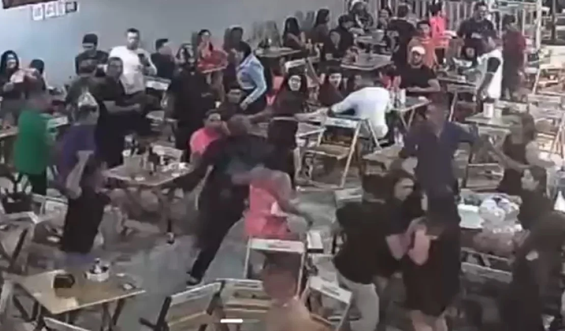 Homem é preso após perseguir segurança com faca em petiscaria de Arapiraca