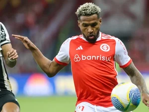 Titular do Internacional perde pai durante jogo contra o Botafogo