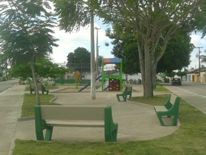 Praça Juvenal Cunha é revitalizada no bairro Baixa Grande