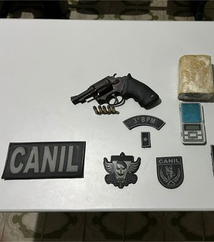 Denúncia anônima leva polícia a esconderijo de homem suspeito de homicídio em Arapiraca