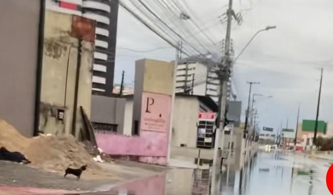 Chuvas causam falta de energia e semáforos apagados na Ponta Verde