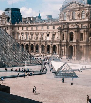 Museu do Louvre reabre para público pela 1ª vez após roubo de joias