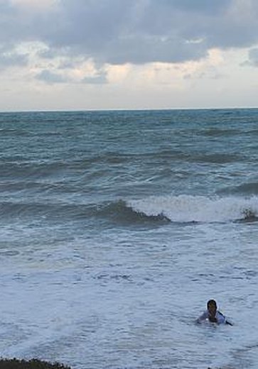Marinha alerta para ressaca com ondas de até 2,5 metros em Alagoas