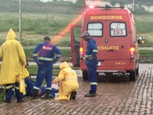 Homem cai de andaime e precisa ser socorrido pelo Samu em Arapiraca 