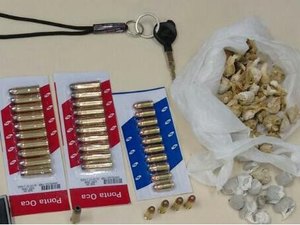 Homem é preso com maconha, munições e motocicleta roubada no interior