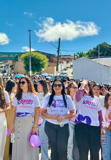 Limoeiro de Anadia abre Agosto Lilás com caminhada em alerta à violência contra as mulheres