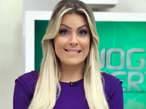 Discreta, Renata Fan posta foto ousada de biquíni e surpreende os fãs