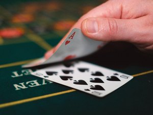 Descubra como contar cartas no blackjack