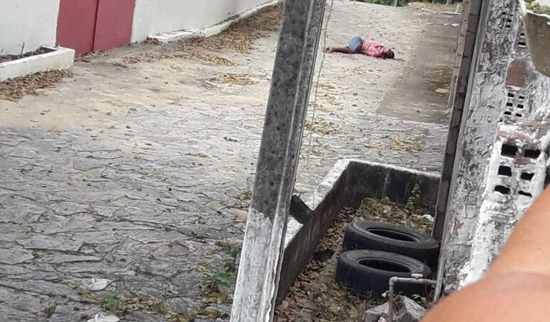 Jovem é executado com sete tiros na cabeça em Maceió 