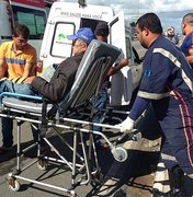 Ambulância avança sinal e colide com motociclista na AL 220 em Arapiraca