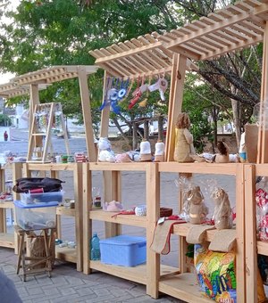 Feira de Artesanato Natalina reúne artesãos no Bosque das Arapiracas