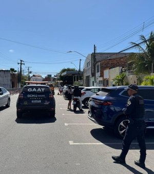 Operação recolhe materiais usados por flanelinhas em cobrança irregular de estacionamento