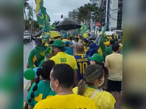 [Vídeo] Manifestantes fazem ato pró-Bolsonaro em Maceió