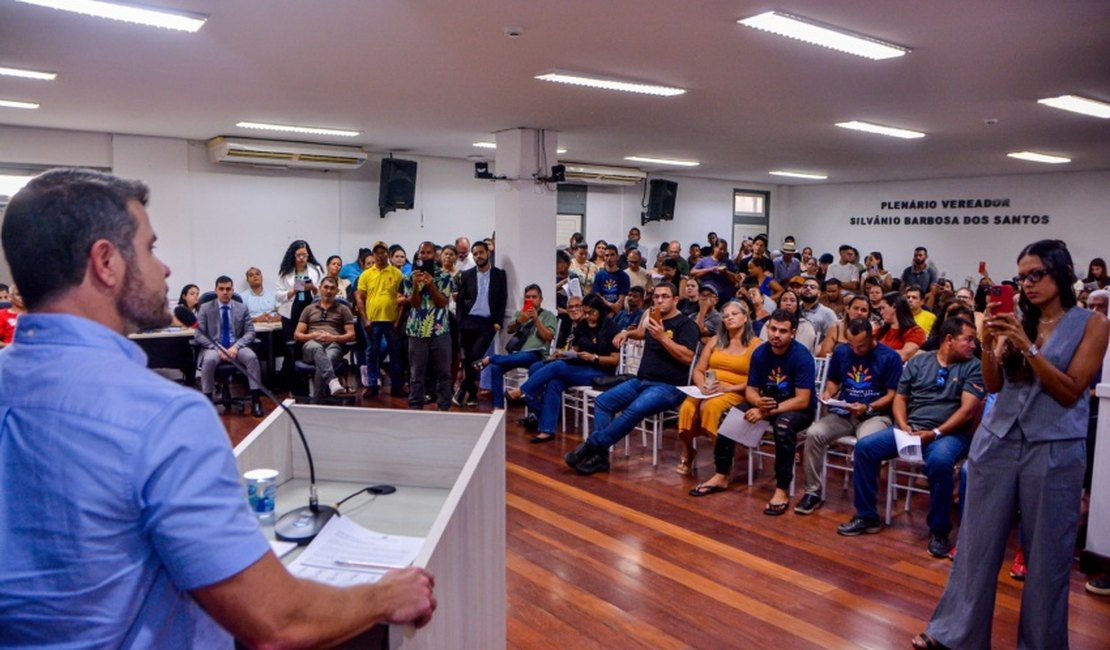 Ambulantes da orla de Maceió discutem regras de trabalho em audiência pública