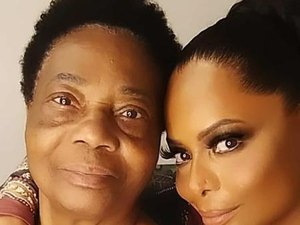 Mãe de Adriana Bombom morre por covid-19, e atriz a homenageia