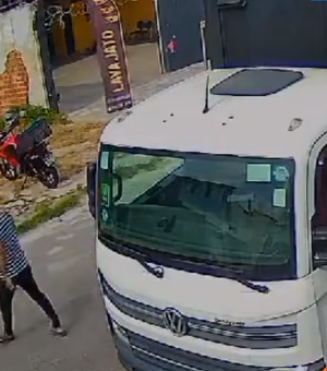 Câmera de segurança flagra furto a caminhão no bairro da Jatiúca