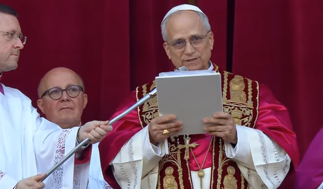 Leão XIV faz primeiro discurso como papa e clama por paz e diálogo no mundo