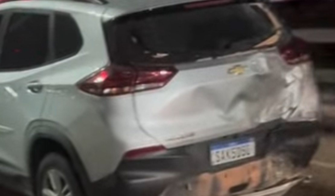 Motociclista fica gravemente ferida após colisão na BR-104, em Maceió