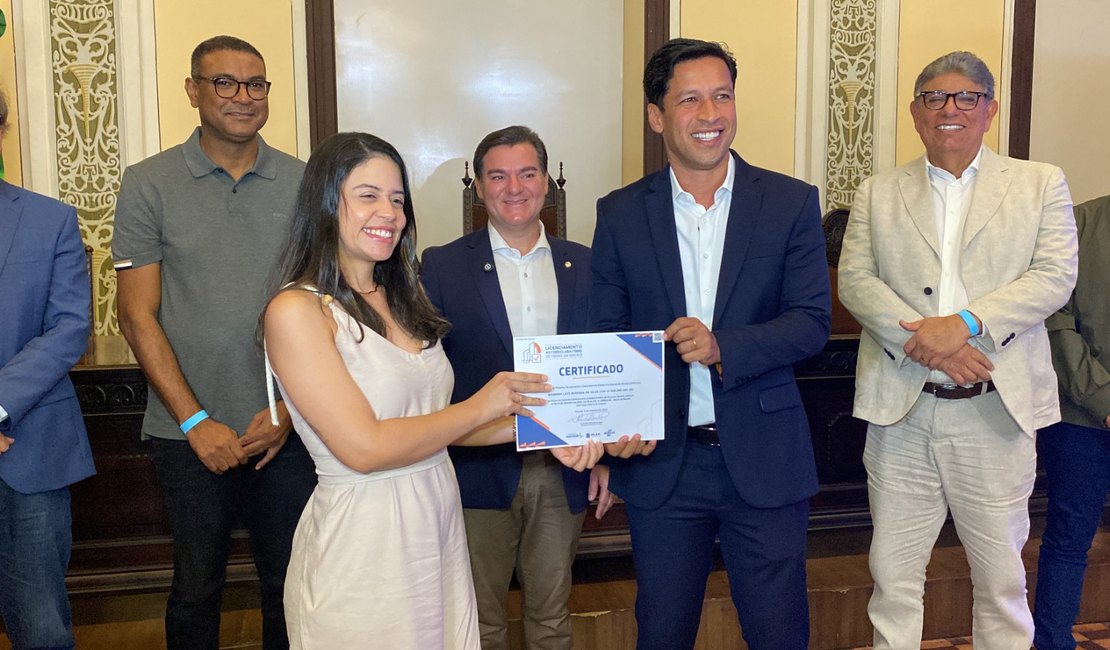 Rodrigo Cunha lança novo modelo que agiliza licenciamento de obras em Maceió