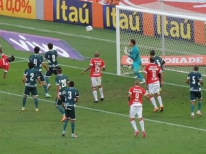 Inter lembra gol de Falcão e pede até vaga no Puskas a Paulão por bicicleta