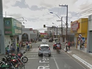 Indivíduo rouba farmácia no centro de Arapiraca