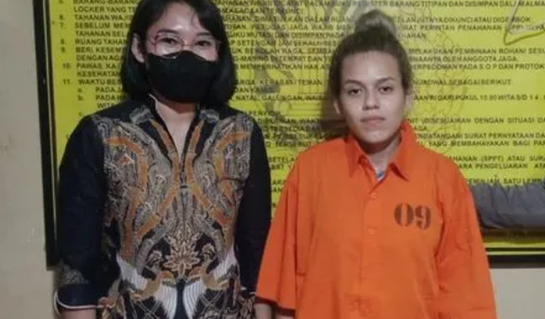 Brasileira presa na Indonésia por tráfico de drogas passa por interrogatório nesta terça-feira (2)