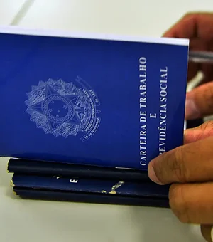 Pesquisa revela que brasileiro prefere emprego com carteira assinada