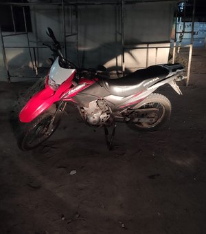 Honda Bros roubada em Arapiraca é abandonada em via pública