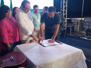 [Vídeo] Prefeito Luciano Barbosa autoriza revitalização do Memorial Ceci Cunha