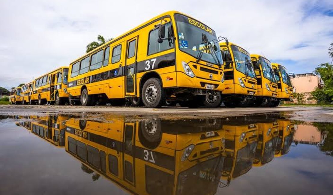 Motorista é preso ao ser flagrado furtando pneus de ônibus escolar em Arapiraca