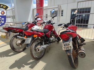 Motocicletas roubadas são  encontradas em plantação de mandioca no Agreste