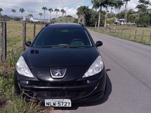 Carro com placa de Arapiraca é visto abandonado há 3 dias perto da cidade de Viçosa, em Alagoas