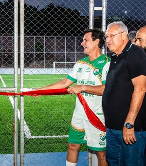 Coruripe inaugura areninha com emenda enviada por Rodrigo Cunha