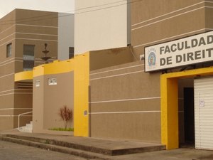 Estudantes de faculdade particular denunciam caos com nova administração