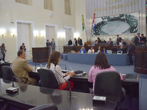 Veto é mantido e idade para reserva de militares é alterada