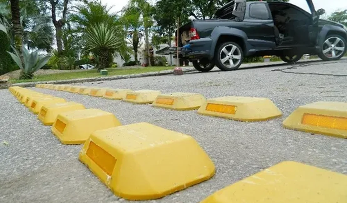 SMTT explica retirada de tachões de cruzamento na Ponta Verde