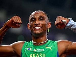 Alison 'Piu' bate recorde mundial nos 400 m com barreiras, em Zurique