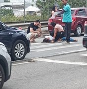 Mulher é atropelada por carro enquanto atravessava a Avenida José Alexandre, em Arapiraca