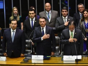 Jair Bolsonaro toma posse como presidente da República