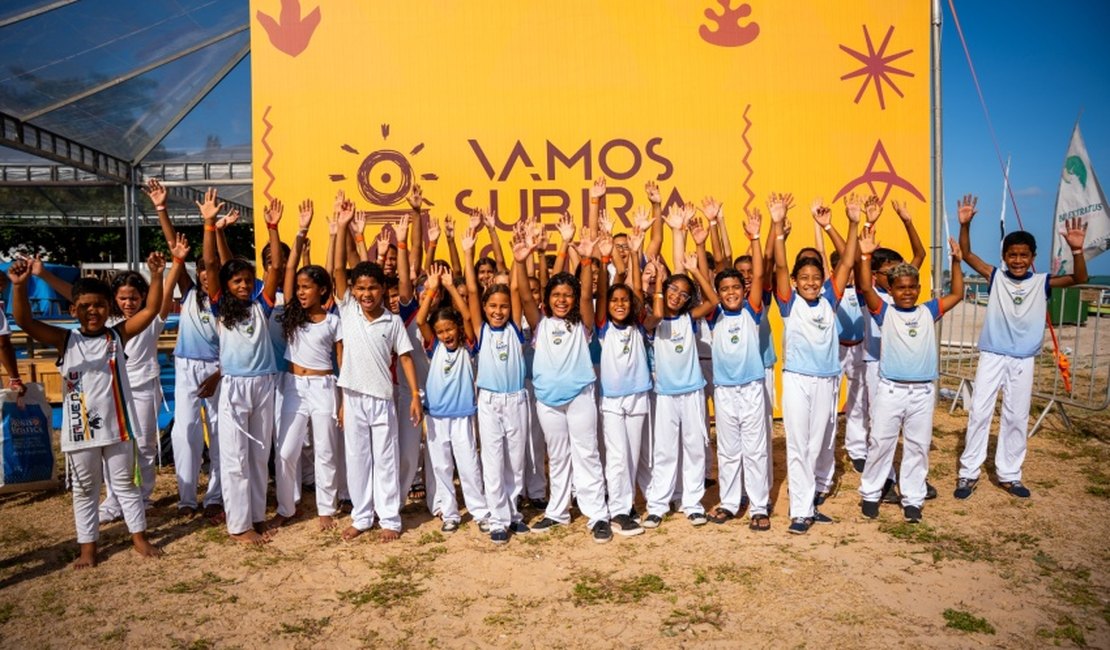 Projeto Arte Capoeira reúne 400 crianças da rede municipal em festival na Pajuçara