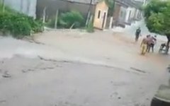 Chuva surpreende moradores de Feira Grande, no Agreste de Alagoas