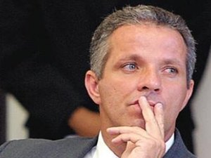 Justiça mantém afastamento de prefeito acusado de improbidade administrativa