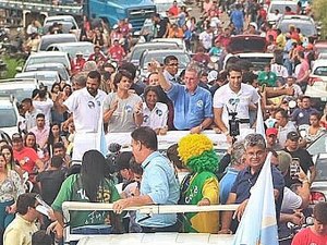 Prefeito Arthur Freitas declara apoio a Collor e faz carreata em Santana do Mundaú