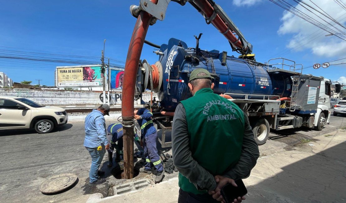 Operação Línguas Sujas flagra despejo irregular de esgoto no Salgadinho