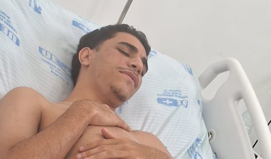 Jovem faz apelo por cirurgia após grave acidente e risco de paraplegia em Arapiraca