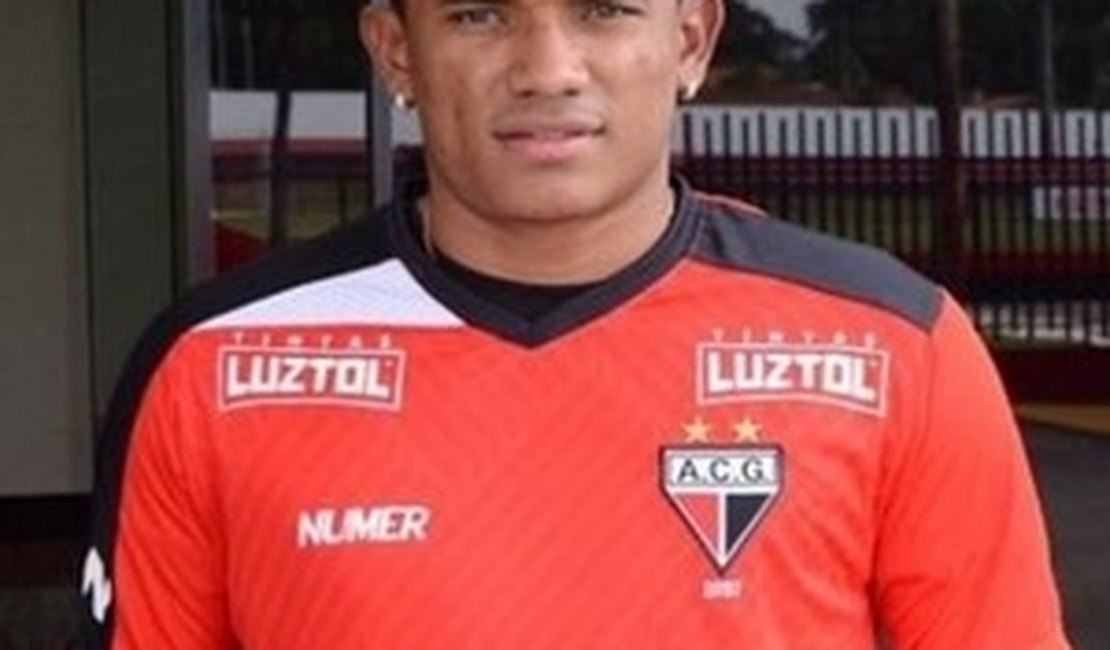 Artilheiro do CSA no campeonato alagoano, Luis Soares, se apresenta no Atlético de Goiás.