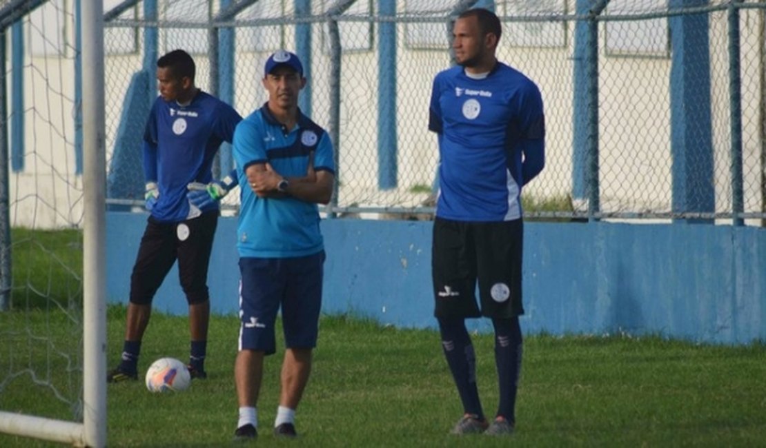 Em tom de despedida do Confiança, goleiro Everson diz: 'É um até logo'